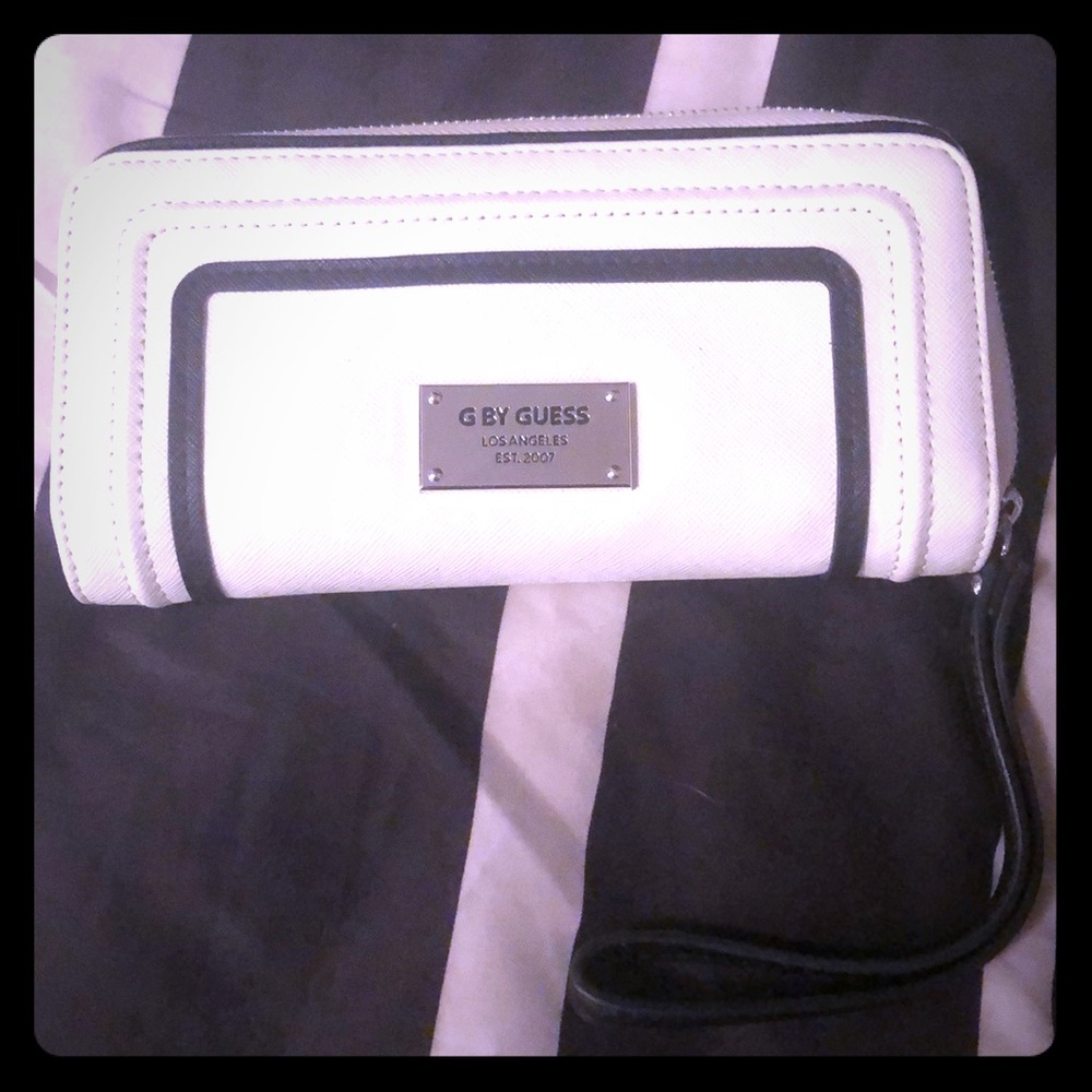 Guess wallet/clutch
